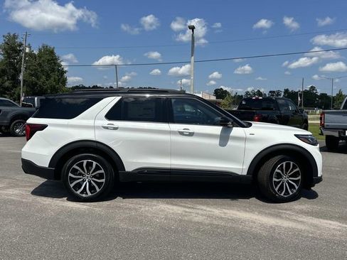 New 2025 Ford Explorer ST-Line image 6