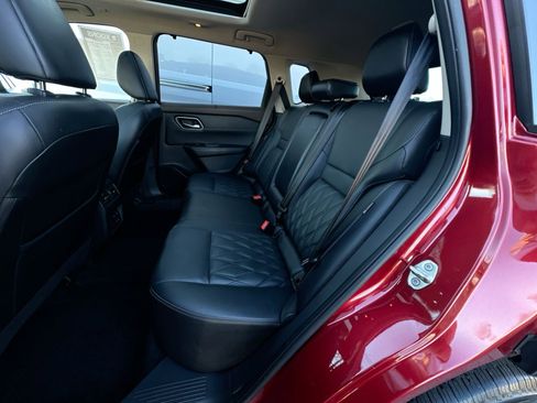 Used 2021 Nissan Rogue Platinum image 35