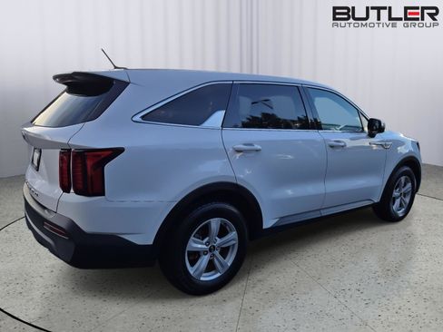 Used 2021 Kia Sorento LX FWD image 8