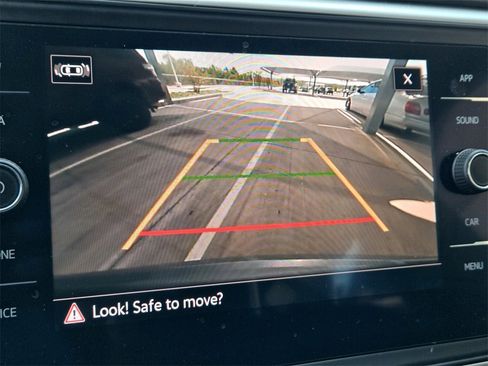 Used 2021 Volkswagen Atlas Cross Sport SE image 19