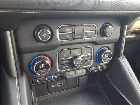 Used 2021 Chevrolet Tahoe Premier w/ Premium Package image 22