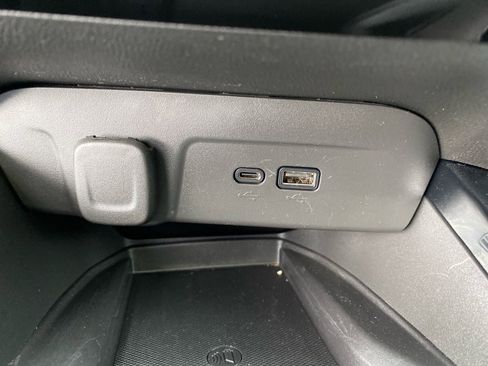 Used 2024 Chevrolet Trax RS w/ Sunroof Package FWD image 28