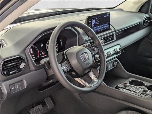 Used 2025 Honda Pilot EX-L image 10