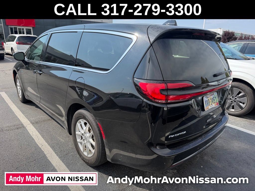 Used 2025 Chrysler Pacifica Select FWD image 5