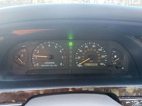 Used 1999 Toyota Avalon XLS image 11