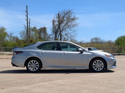 Used 2024 Toyota Camry LE image 4