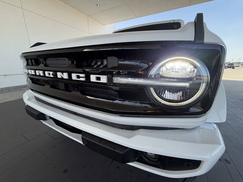 Used 2023 Ford Bronco Outer Banks image 2