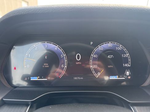 Used 2025 Jeep Grand Cherokee Altitude image 14