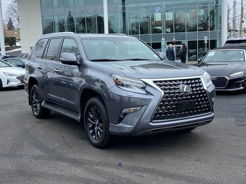 Used 2023 Lexus GX 460 Premium w/ Premium Plus Package image 3