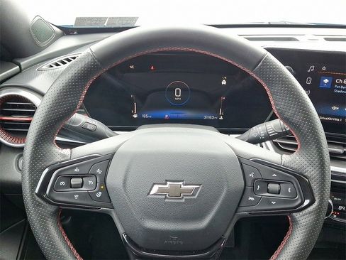 Used 2024 Chevrolet Trax RS w/ Sunroof Package image 20