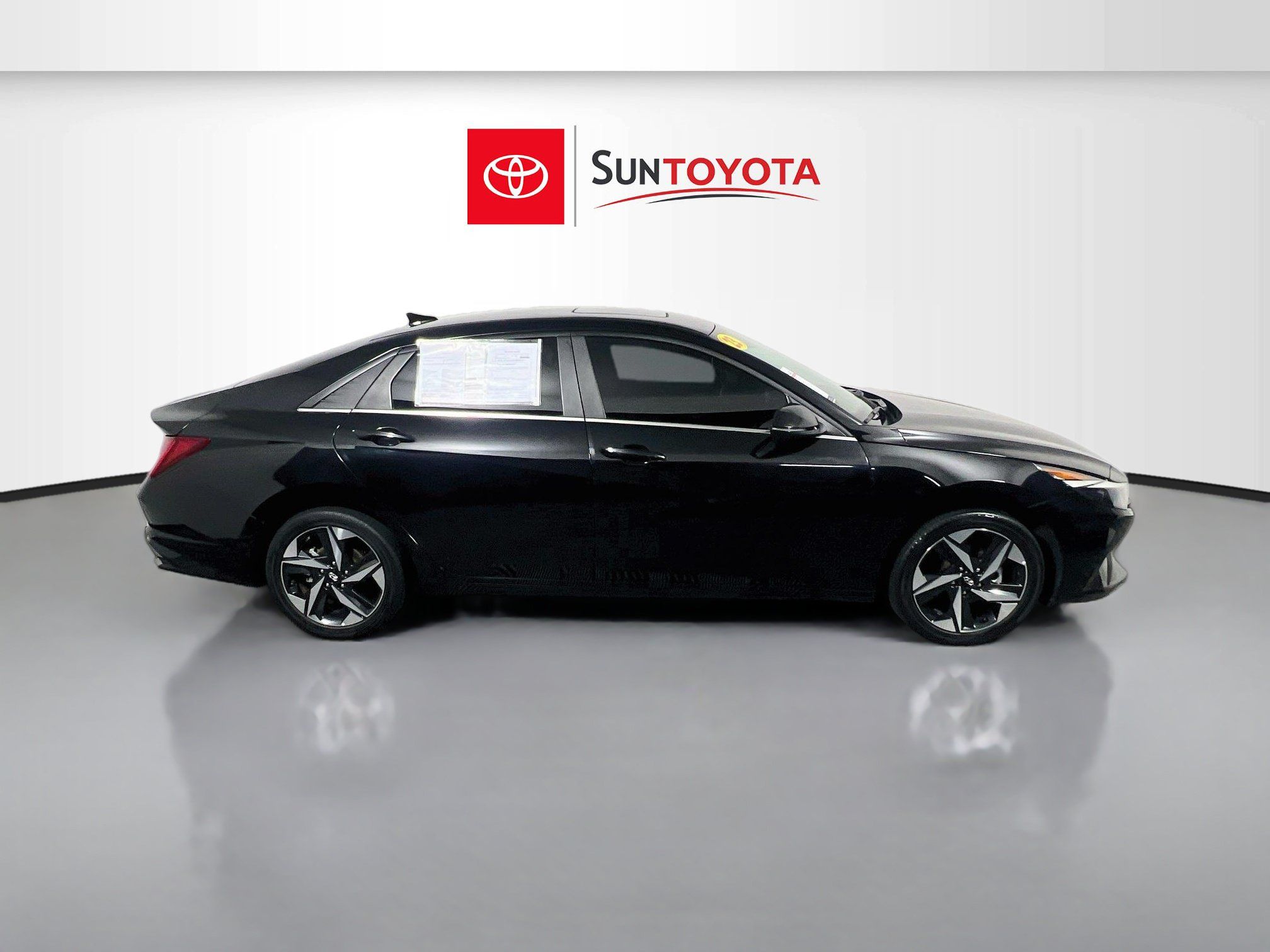 Used 2023 Hyundai Elantra Limited FWD image 2