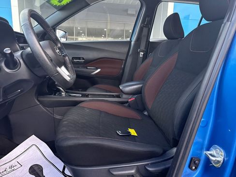 Used 2023 Nissan Kicks SR image 11
