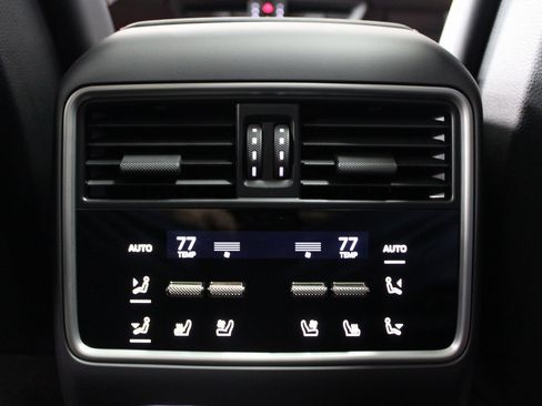 New 2025 Porsche Cayenne Turbo image 21