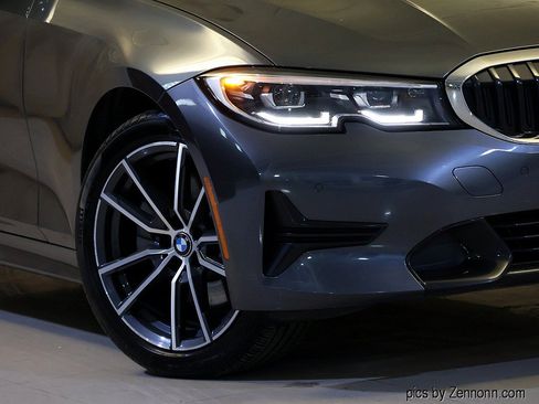 Used 2019 BMW 330i xDrive Sedan w/ Convenience Package AWD/4WD image 3