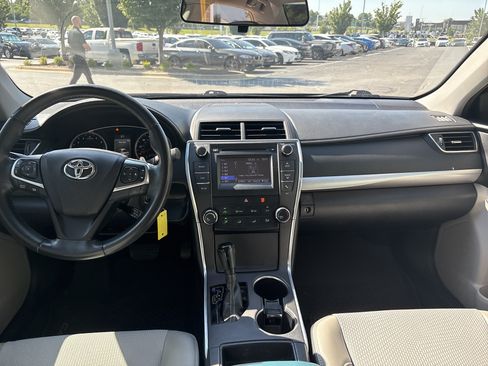 Used 2016 Toyota Camry SE FWD image 28