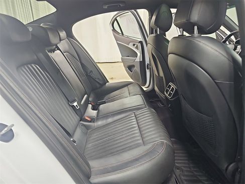 Used 2019 Genesis G70 2.0T Advanced image 14