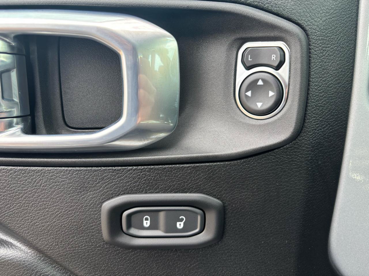 Used 2023 Jeep Wrangler Unlimited Sport AWD/4WD image 15