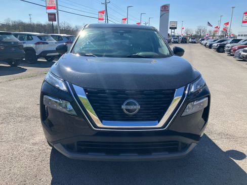 Used 2023 Nissan Rogue SV image 2