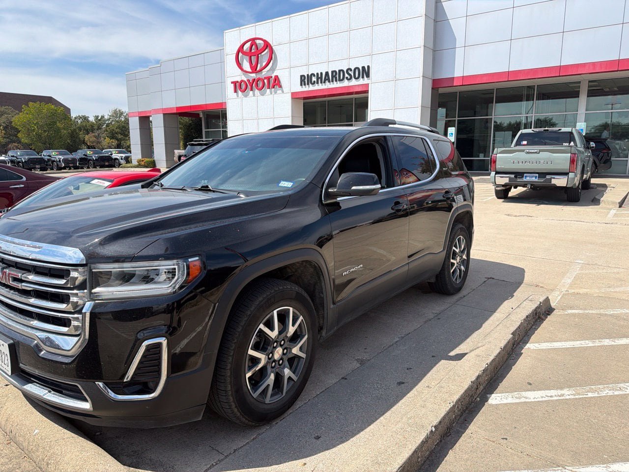 Used 2023 GMC Acadia SLT AWD/4WD image 1