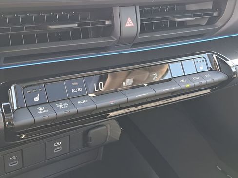 New 2026 Toyota Prius FWD image 28