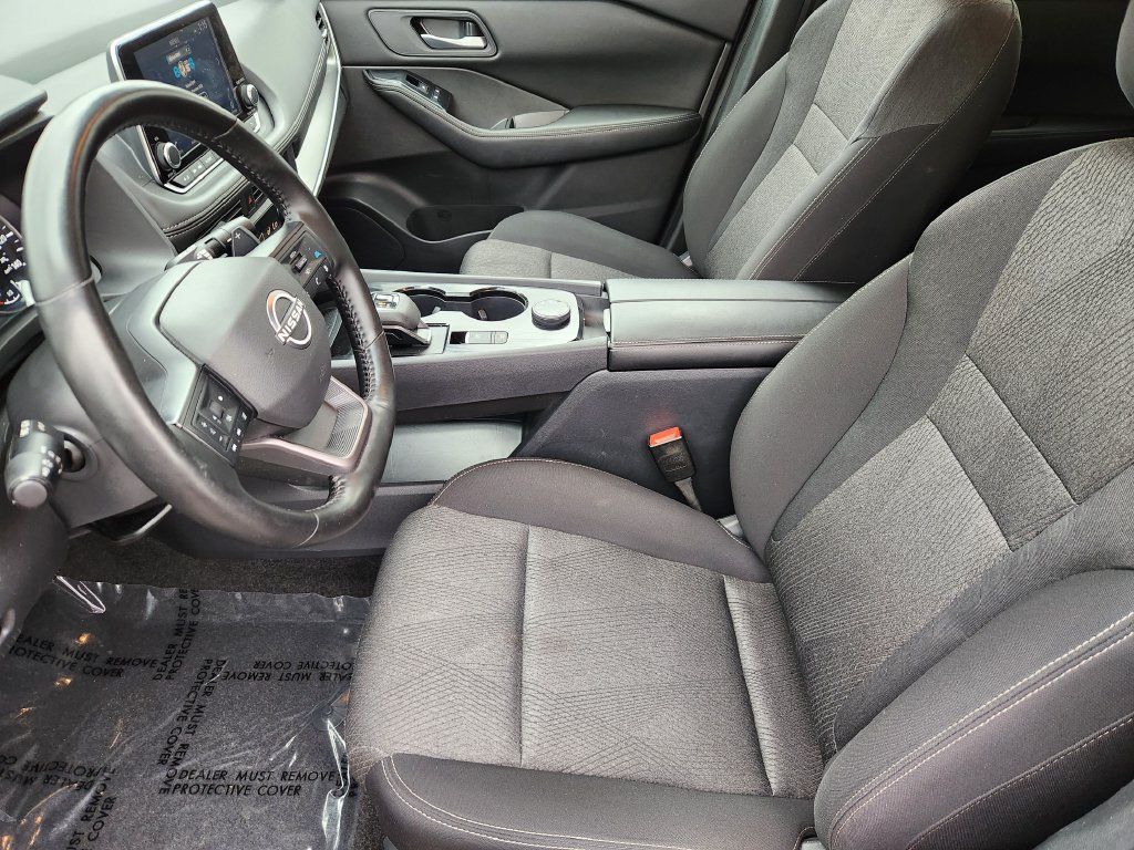 Used 2025 Nissan Rogue SV AWD/4WD image 4