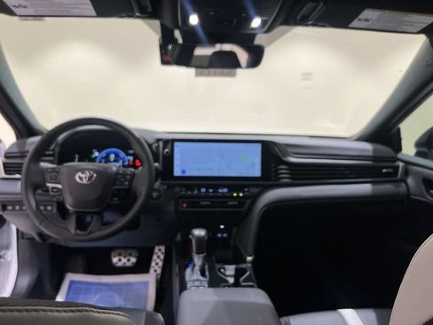 Used 2026 Toyota Camry Hybrid w/ Multimedia Upgrade Package FWD image 19