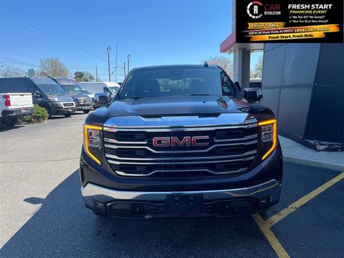 Used 2025 GMC Sierra 1500 SLT image 2