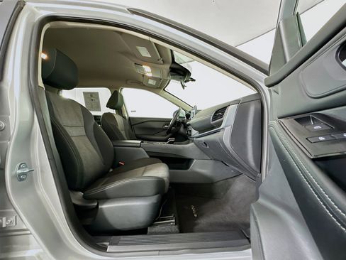 Used 2025 Nissan Rogue SV image 32