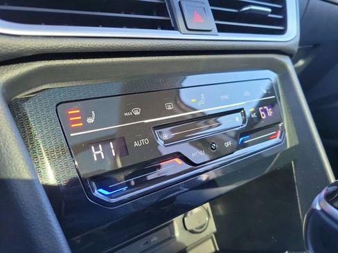 New 2026 Volkswagen Taos SE FWD image 30