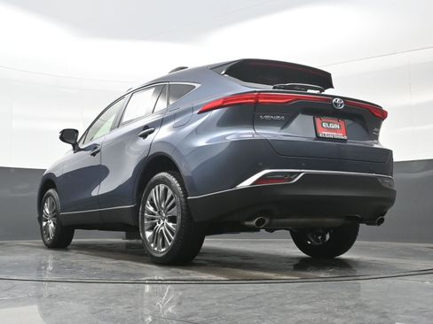 Used 2022 Toyota Venza XLE image 31