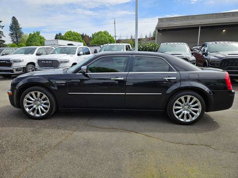 Used 2009 Chrysler 300 C RWD image 4