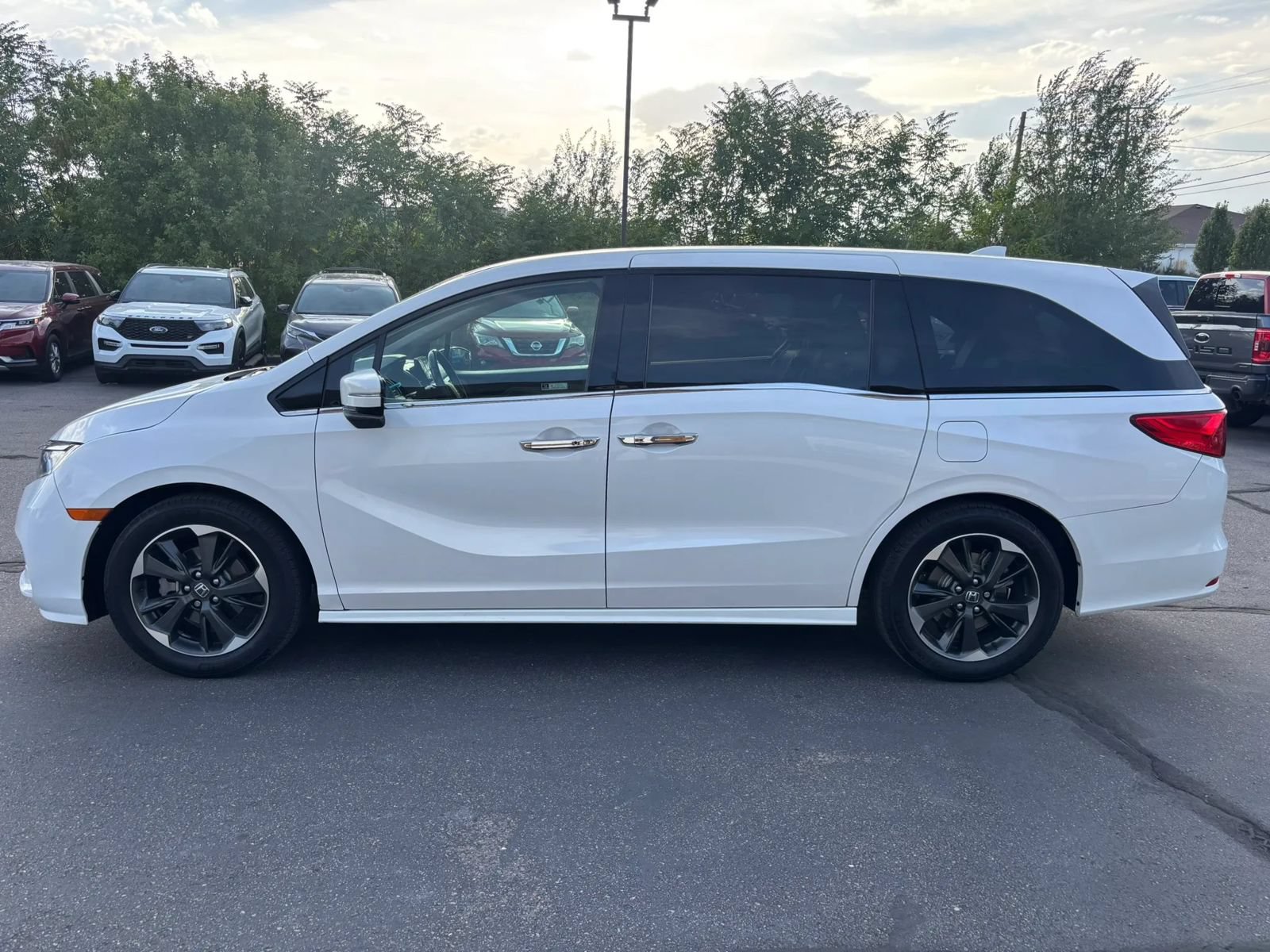 Used 2023 Honda Odyssey Elite image 4