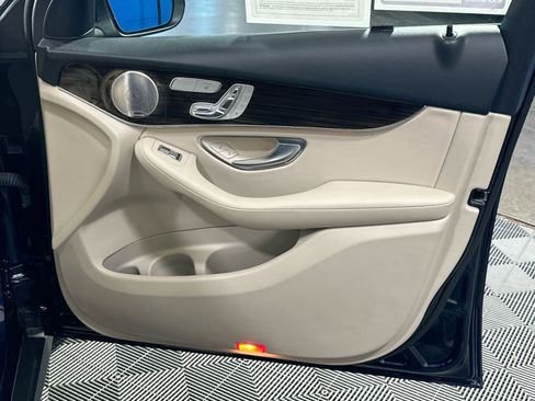 Used 2021 Mercedes-Benz GLC 300 4MATIC w/ Multimedia Package image 39