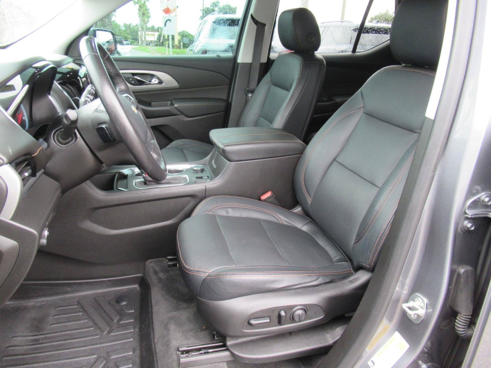 Used 2020 Chevrolet Traverse LT FWD image 20