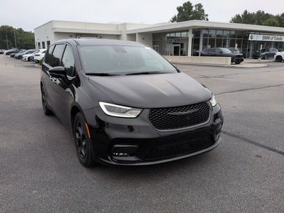 Used 2023 Chrysler Pacifica Touring-L w/ S Appearance Package