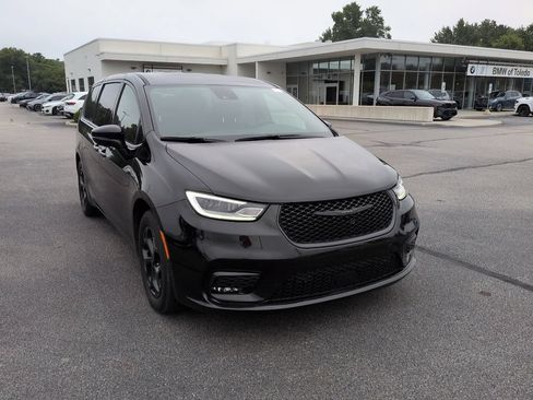 Used 2023 Chrysler Pacifica Touring-L w/ S Appearance Package FWD image 1