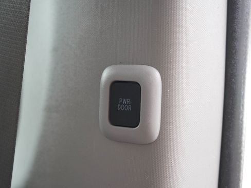 Used 2020 Toyota Sienna XLE w/ XLE Navigation Package FWD image 17
