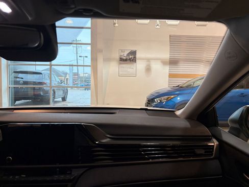 Used 2025 Toyota Camry LE image 34