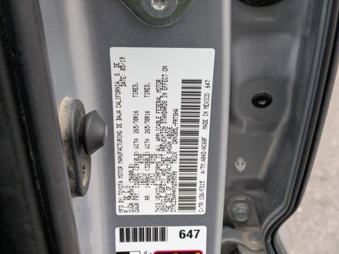 Used 2019 Toyota Tacoma TRD Off-Road AWD/4WD image 35