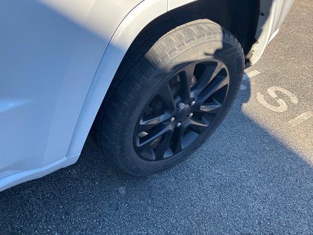 Used 2020 Jeep Grand Cherokee Altitude AWD/4WD image 9