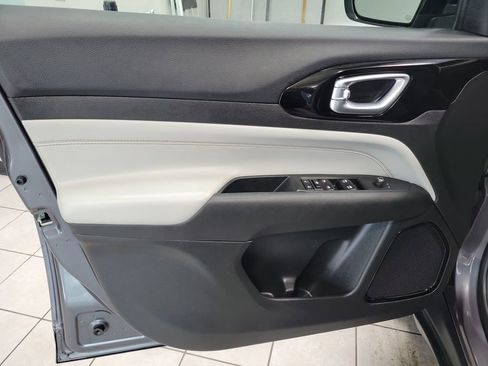 Used 2024 Jeep Compass Limited image 35