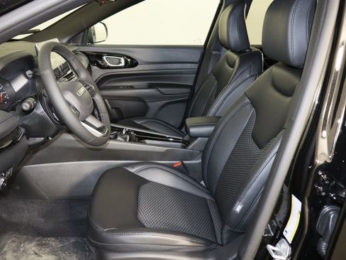 New 2026 Jeep Compass Latitude image 15