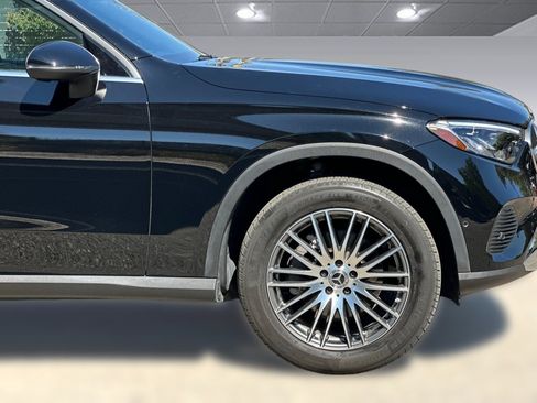 Used 2024 Mercedes-Benz GLC 300 4MATIC image 37