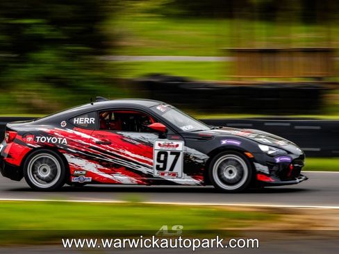 Used 2017 Toyota 86 image 1