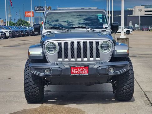 Used 2018 Jeep Wrangler Unlimited Sahara AWD/4WD image 2