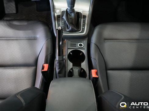 Used 2017 Volkswagen Golf SE image 26