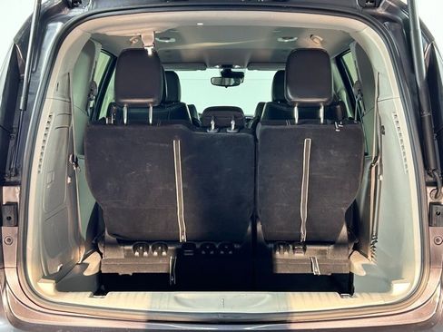 Used 2023 Chrysler Pacifica Touring-L image 14