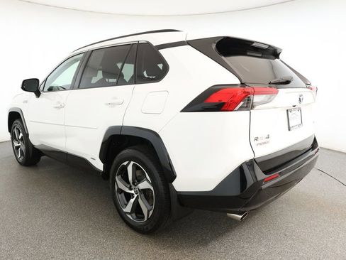 Used 2021 Toyota RAV4 SE image 6