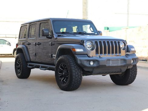Used 2018 Jeep Wrangler Unlimited Sport S AWD/4WD image 2