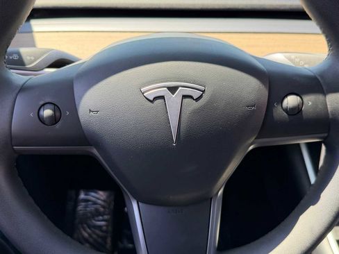 Used 2021 Tesla Model Y Long Range AWD/4WD image 16